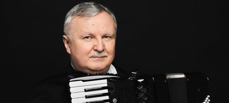 Dymon Mirosław Dymon z akordeonem 800