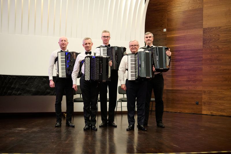 Dymon koncert. w Filharmonii Kwintet 800