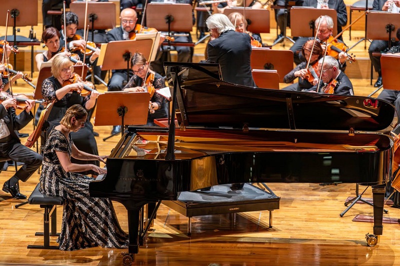 Festiwal łańcut 17.05.2024 Judith Jáuregui fortepian i Orkiestra Symfoniczna Filharmonii Podkarpackiej pod batutą Tadeusza Wojciechowskiego