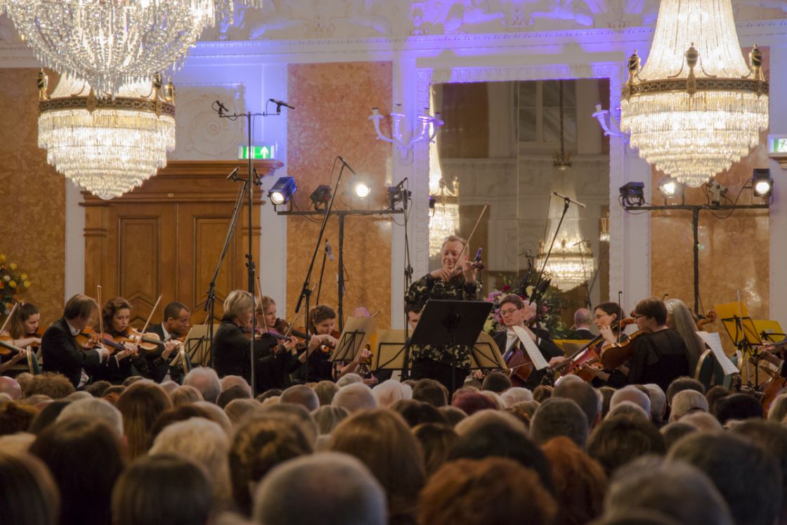 Michael Maciaszczyk - dyrygent/skrzypce i Wiedeńska Orkiestra Kameralna