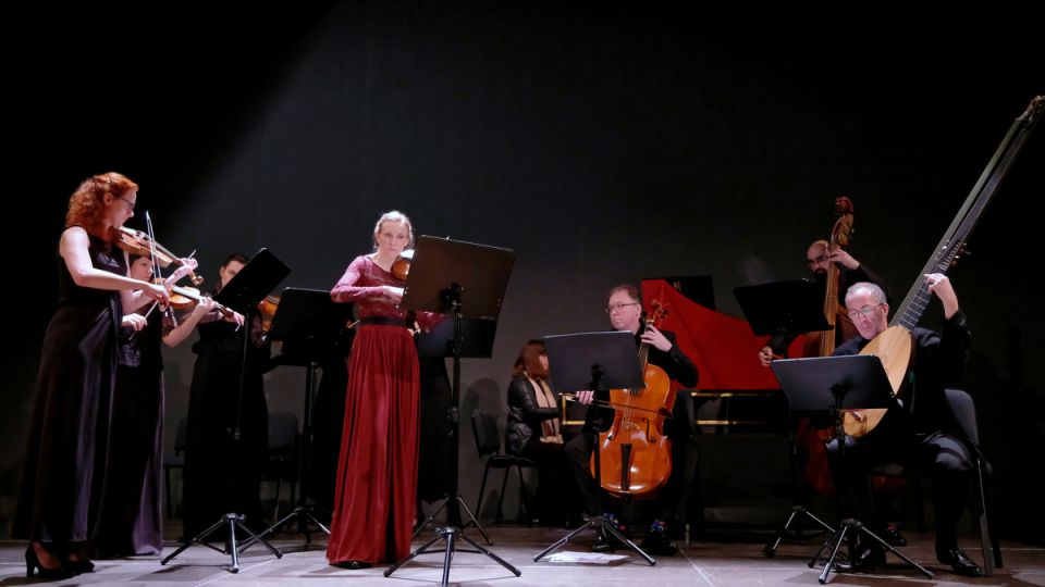Od lewej: Ludmiła Piestrak - skrzypce, Judyta Tupczyńska - skrzypce solo,  Tomasz Frycz - wiolonczela, Anton Birula - teorba , finał koncertu w RCKP w Krośnie