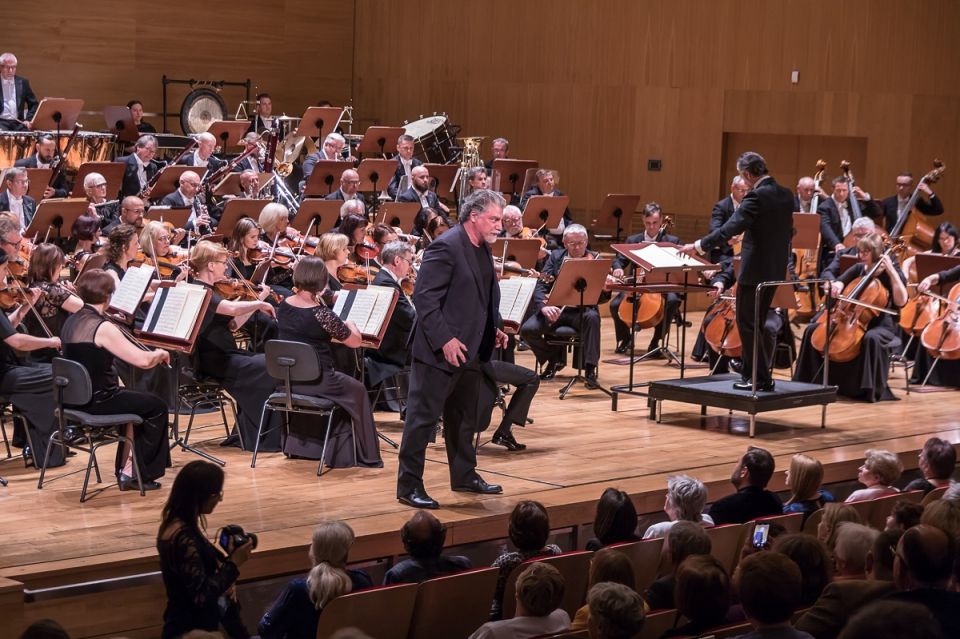 José Cura - tenor, Orkiestrą Filharmonii Podkarpackiej dyryguje David Gimenez
