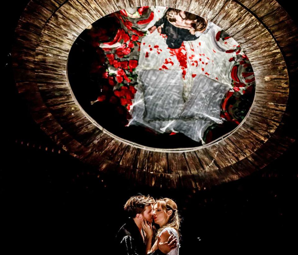 Ewa Majcherczyk - Julia i Andrzej Lampert - Romeo podczas spektaklu  opery &quot;Romeo i Julia&quot; Ch. Gounoda w Operze Śląskiej w Bytomiu