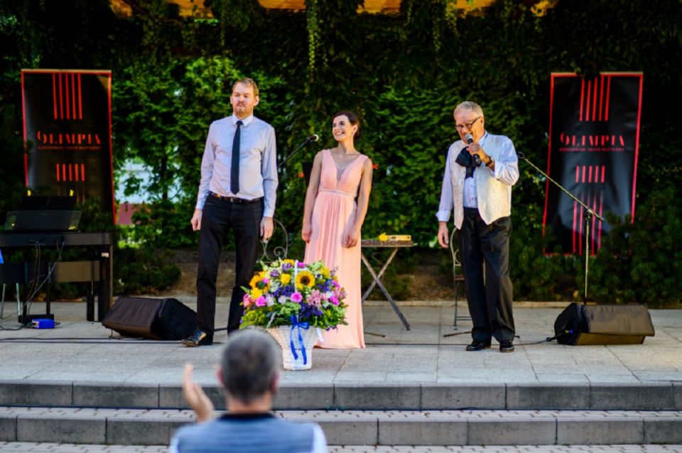 od lewej: Krzysztof Mroziak, Beata Kraska i Andrzej Szypuła, główny bohater wieczoru &quot;Sentymentalny świat&quot;