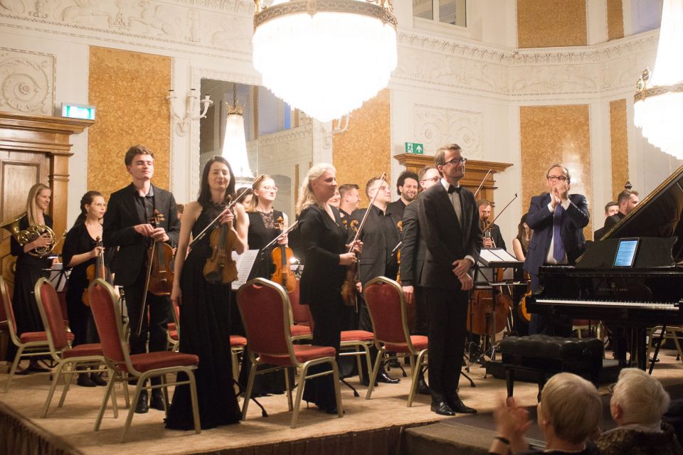 Tomasz Lis - fortepian i Polish Art Philharmonic, dyryguje Michael Maciaszczyk