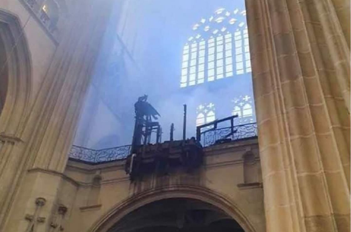 Pożar wielkich organów w katedrze w Nantes
