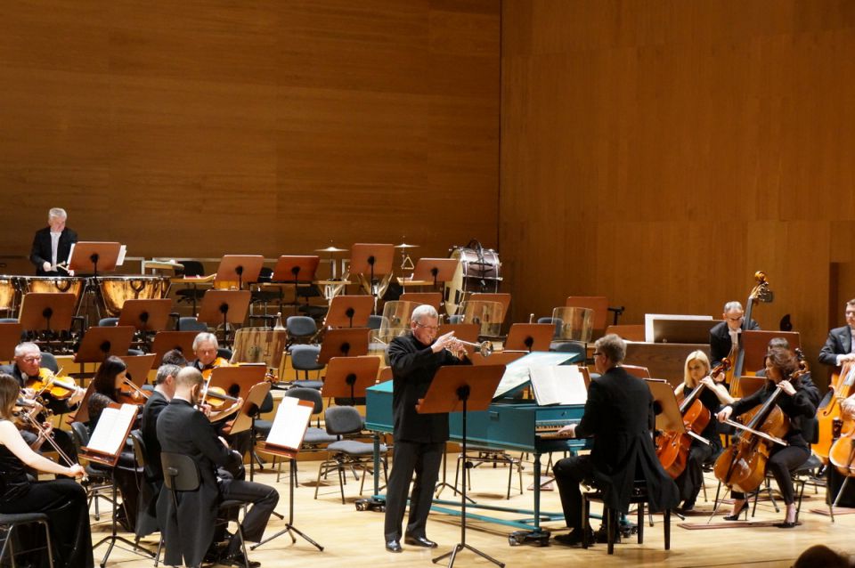 Igor Cecocho - trąbka, Ian Hobson - klawesyn, Orkiestra Filharmonii Podkarpackiej ( skład kameralny)