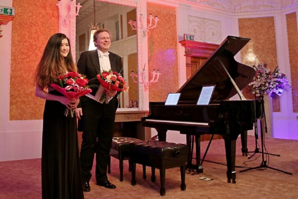 Rita Shen i Krzysztof Jabłoński po zakończeniu koncertu w sali balowej Zamku w Łańcucie