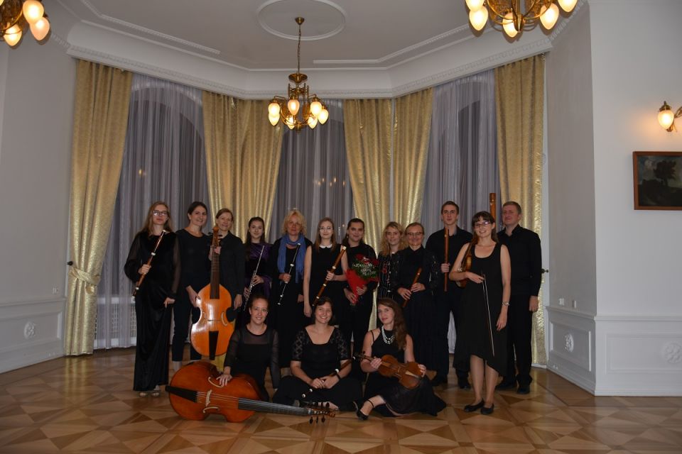 Mistrzowie i uczestnicy Podkarpackiej Letniej Akademii Muzyki 