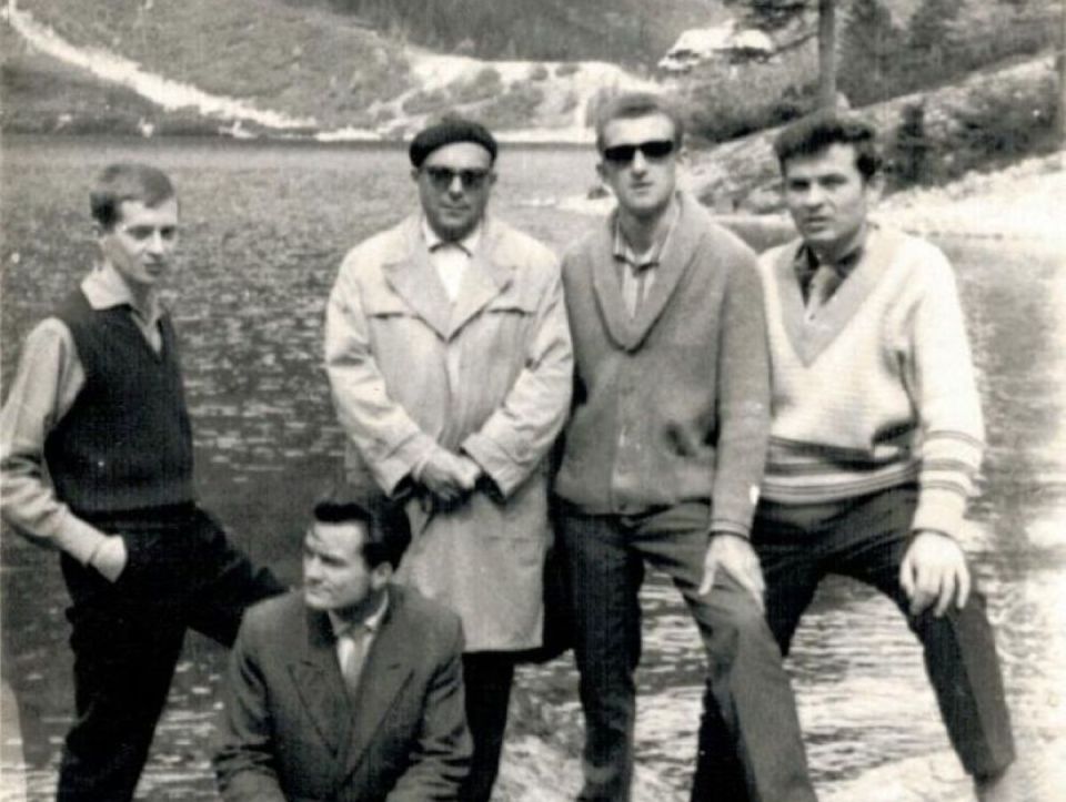 Lata 60. Wycieczka orkiestry w Tatry. Od lewej Józef Ruszel – wiolonczela, Zbigniew Bałchan – altówka, Stanisław Lipiński – klarnet, Czesław Prejsnar – skrzypce (był potem w Oslo koncertmistrzem przez 40 lat), ostatni Antoni Walawender – wiolonczela