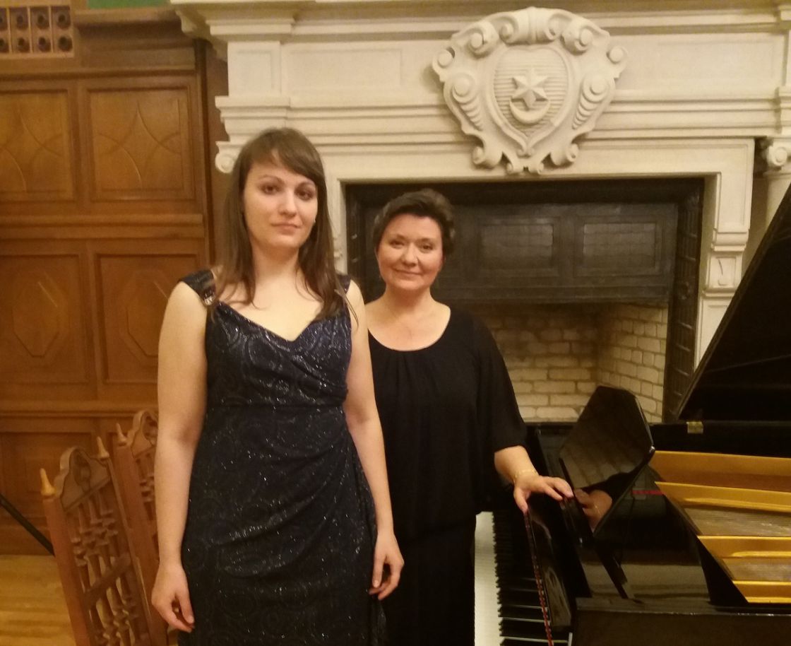 EAST WEST DUO czyli Olesya Haiduk i prof. Aleksandra Nawe podczas koncertu w Zamku Dzikowskim w Tarnobrzegu