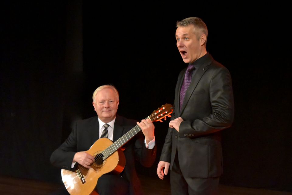 Maciej Gallas - tenor, Leszek Suszycki - gitara
