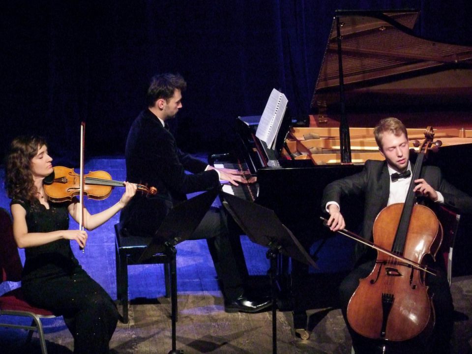 The Flaneurus Piano Trio : Mateusz Zubik - fortepian, Jagoda Prucnal - skrzypce, Jacek Podgórski - wiolonczela