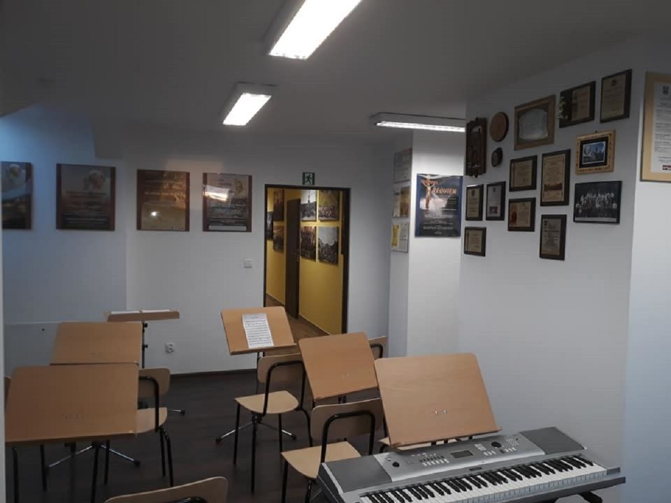 Jedna z sal prób Chóru i Orkiestry Kameralnej NICOLAUS w Kraczkowej
