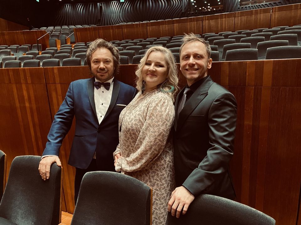 Mietek Szcześniak - śpiew, Ania Serafińska - śpiew, Paweł Steczek - kompozytor, aranżer, instrumentalista