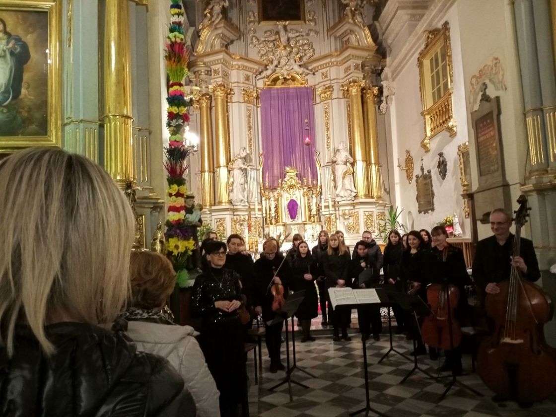 Wykonawcy &quot;Stabat Mater&quot; G. B. Pergolesiego w Kosciele Świętego Krzyża w Rzeszowie