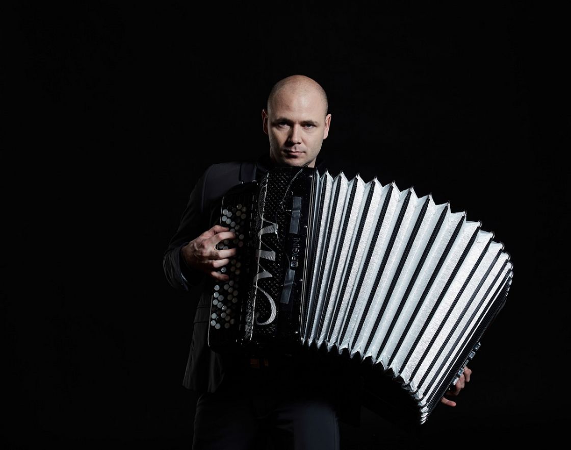 Marcin Wyrostek - akordeon