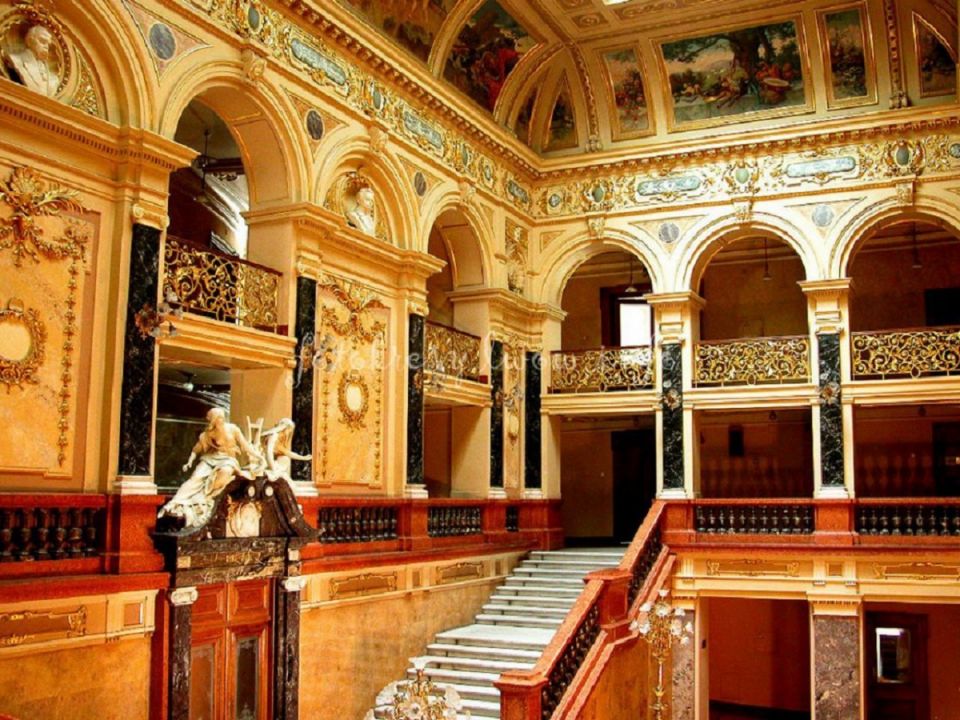 Fragment przestronnego Foyer Lwowskiego Narodowego Akademickiego Teatru Opery i Baletu im. Salomei Kruszelnickiej  