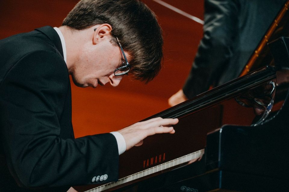 Georgi Vasilev - zwycięzca III Międzynarodowego Konkursu Muzyki Polskiej w kategorii Pianiści, podczas koncertu finałowego     