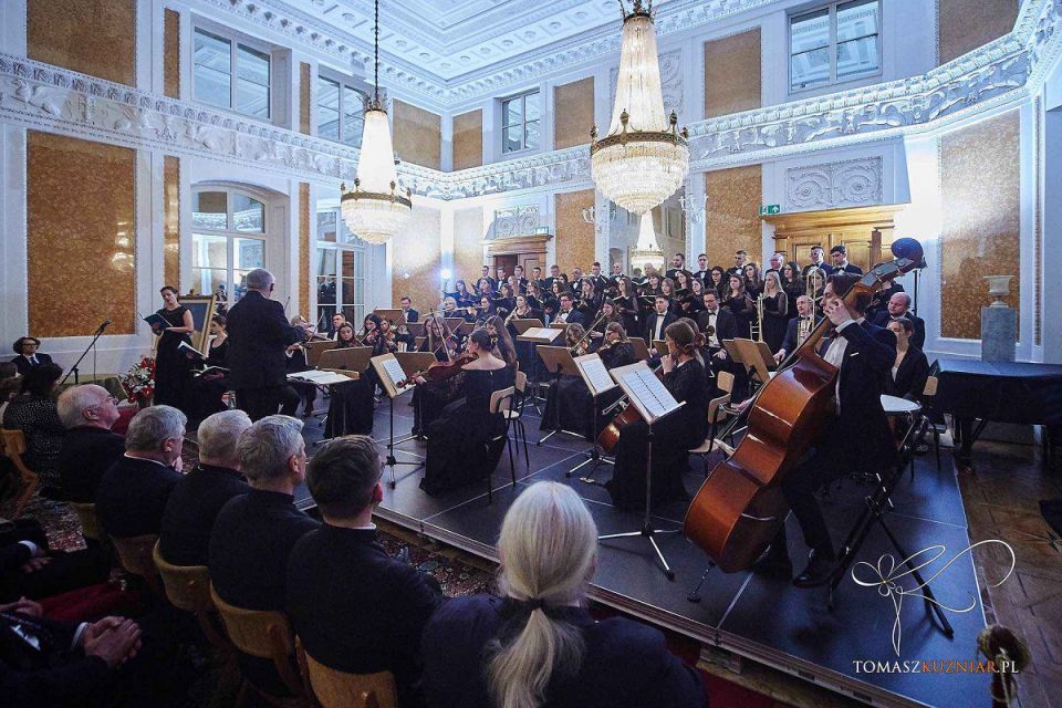 Chór i Orkiestra &quot;Nicolaus&quot; pod batutą Zdzisława Magonia